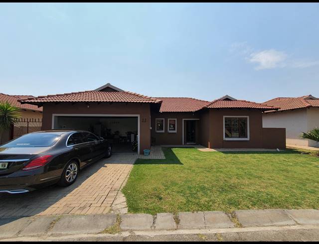 3 BEDROOM TOWNHOUSE FOR SALE IN WATERVAL EAST